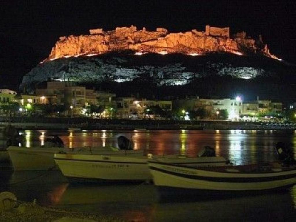 Next To , Taverns Bars & 10 To Lindos * Haraki