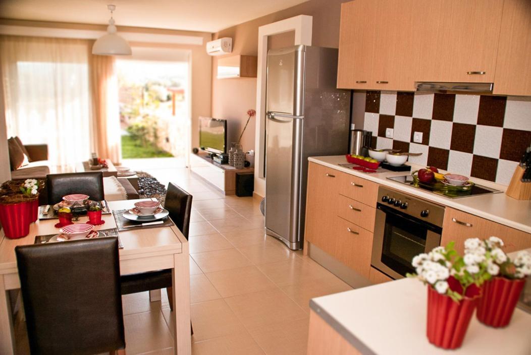 Next To Beach , Taverns Bars & 10 To Lindos Villa *